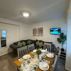 Mary Street Apartment